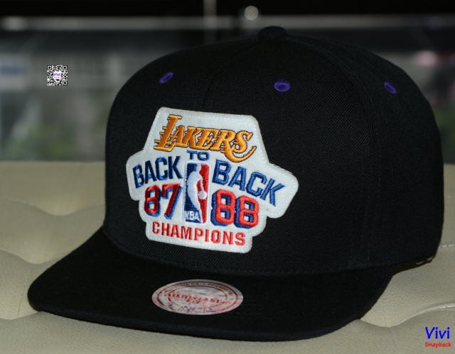 Mitchell & Ness Lakers Back to Back 87 - 88 Champions Snapback