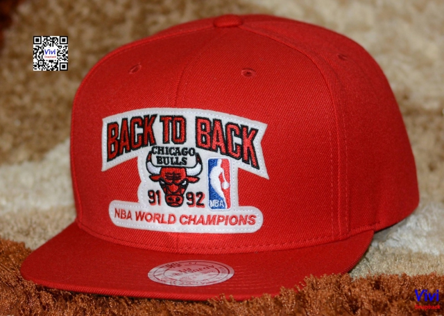 Mitchell and Ness Chicago Bulls Back To Back Champion Snapback