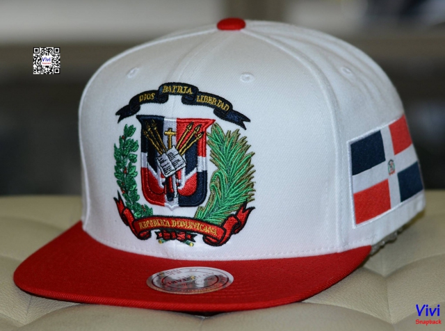 Mitchell & Ness White Red Dominican Republic Country Flag Snappack
