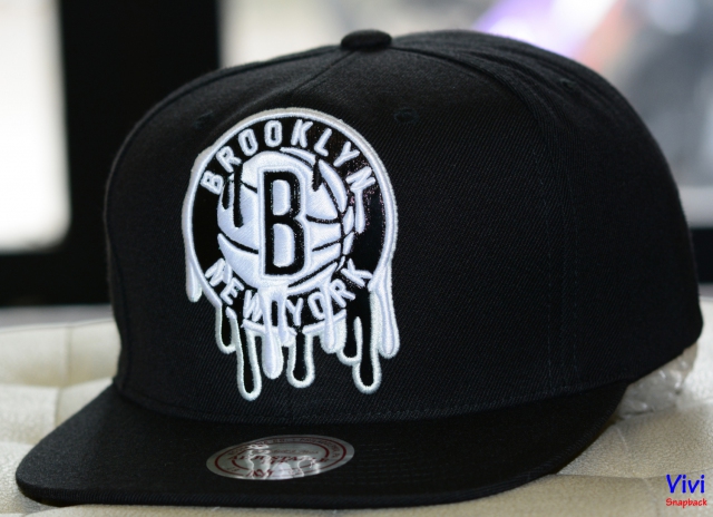 Mitchell & Ness Brooklyn Nets Dripz Logo Snapback Black