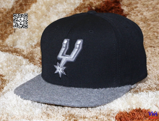 Mitchell & Ness Spurs Fitted Snapback