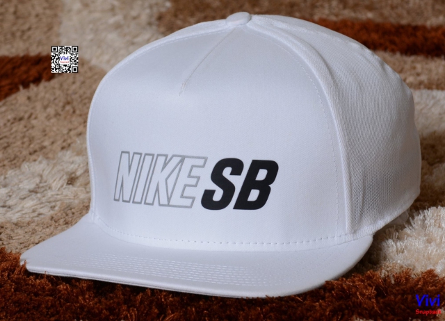 Nike SB Trucker Snapback In White