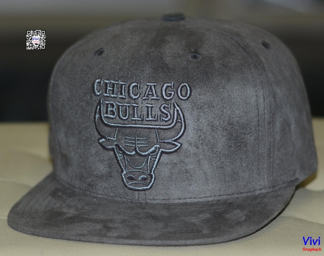 Mitchell & Ness Chicago Bulls Leather Snapback