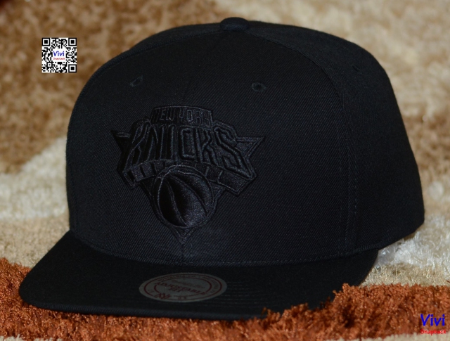 Mitchell and Ness New York Knicks Snapback (Black On Black)