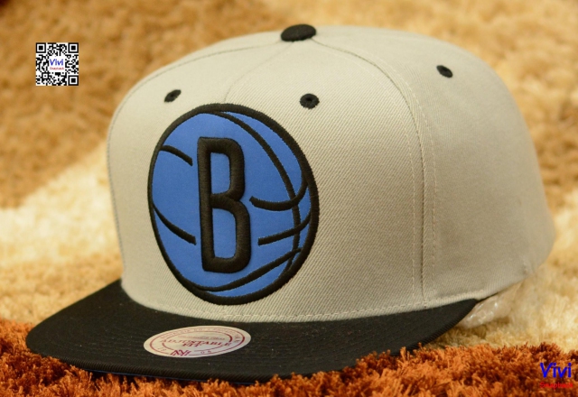 Mitchell & Ness Brooklyn Nets NBA Reflective  XL Logo Snapback