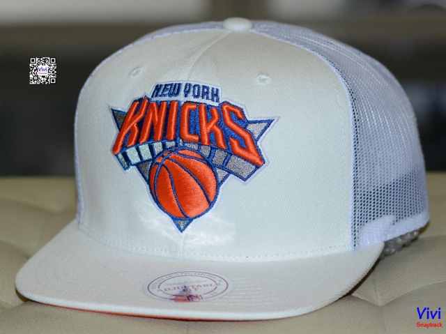 Mitchell & Ness New York Knicks Logo Trucker Snapback