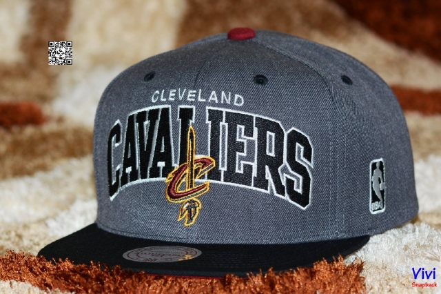 Mitchell & Ness Cavaliers Arch With Logo Snapback