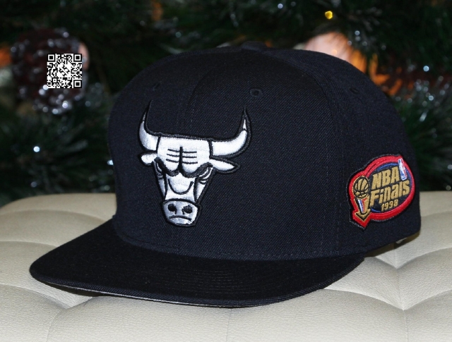 Mitchell & Ness Chicago Bulls logo Snapback