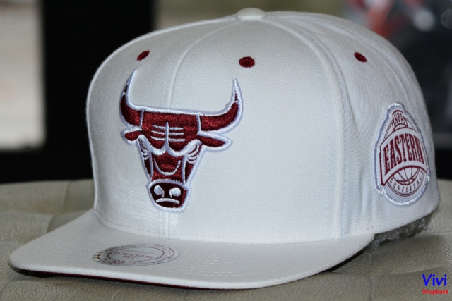 Mitchell & Ness Chicago Bulls Maroon NBA Eastern Snapback White