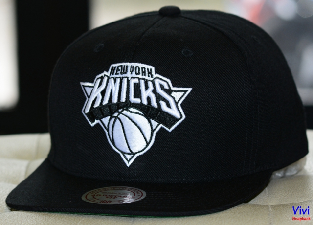 Mitchell & Ness New York Knicks Team Logo Black Snapback