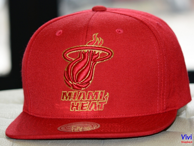 Mitchell & Ness Miami Heat Team Gold Logo Snapback